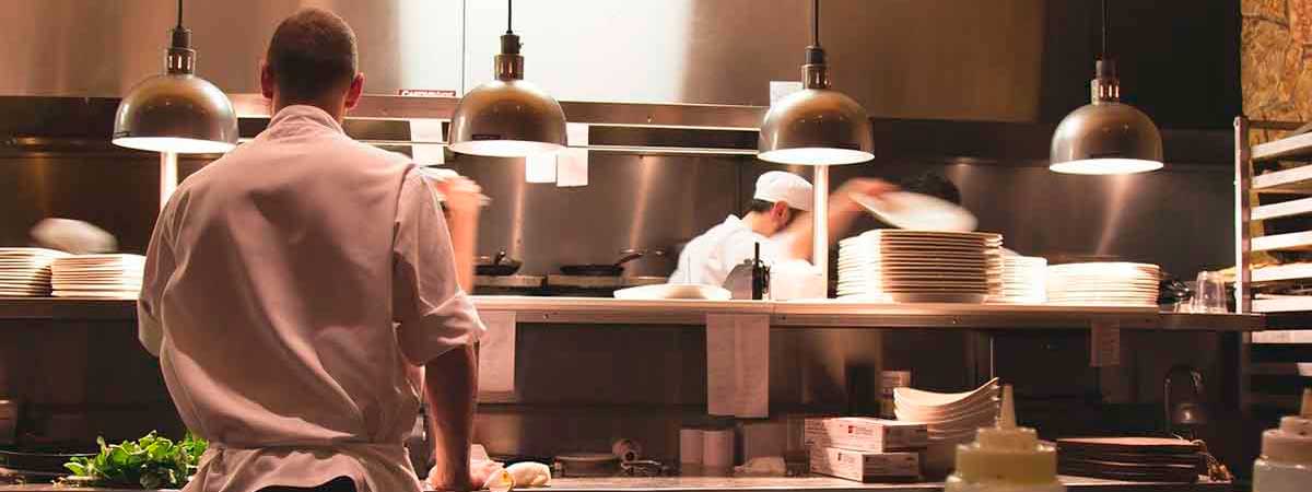 Gestionar un Restaurante con Two Many Chefs